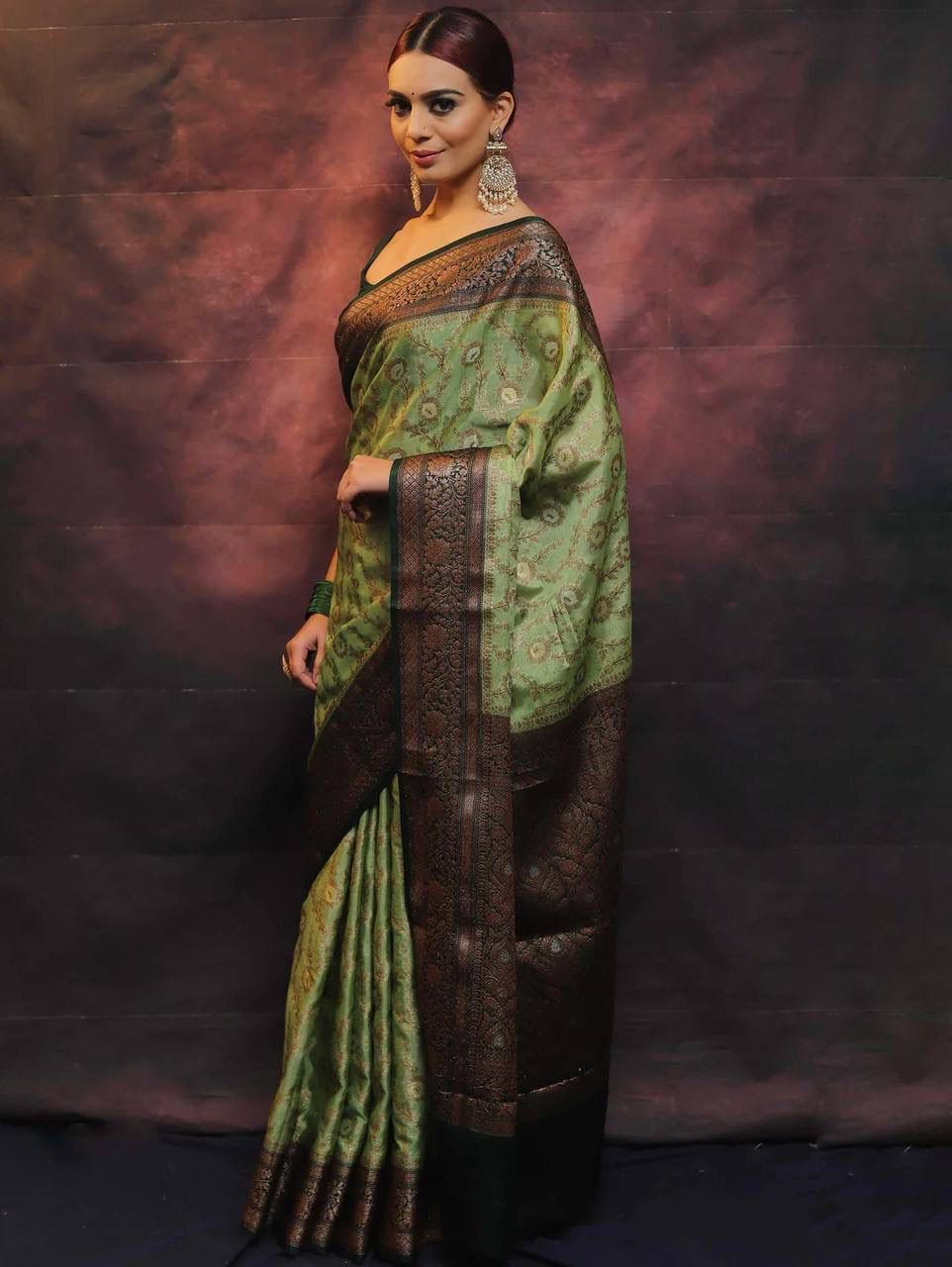 Magnetic Pista Soft Silk Saree With Petrichor Blouse Piece