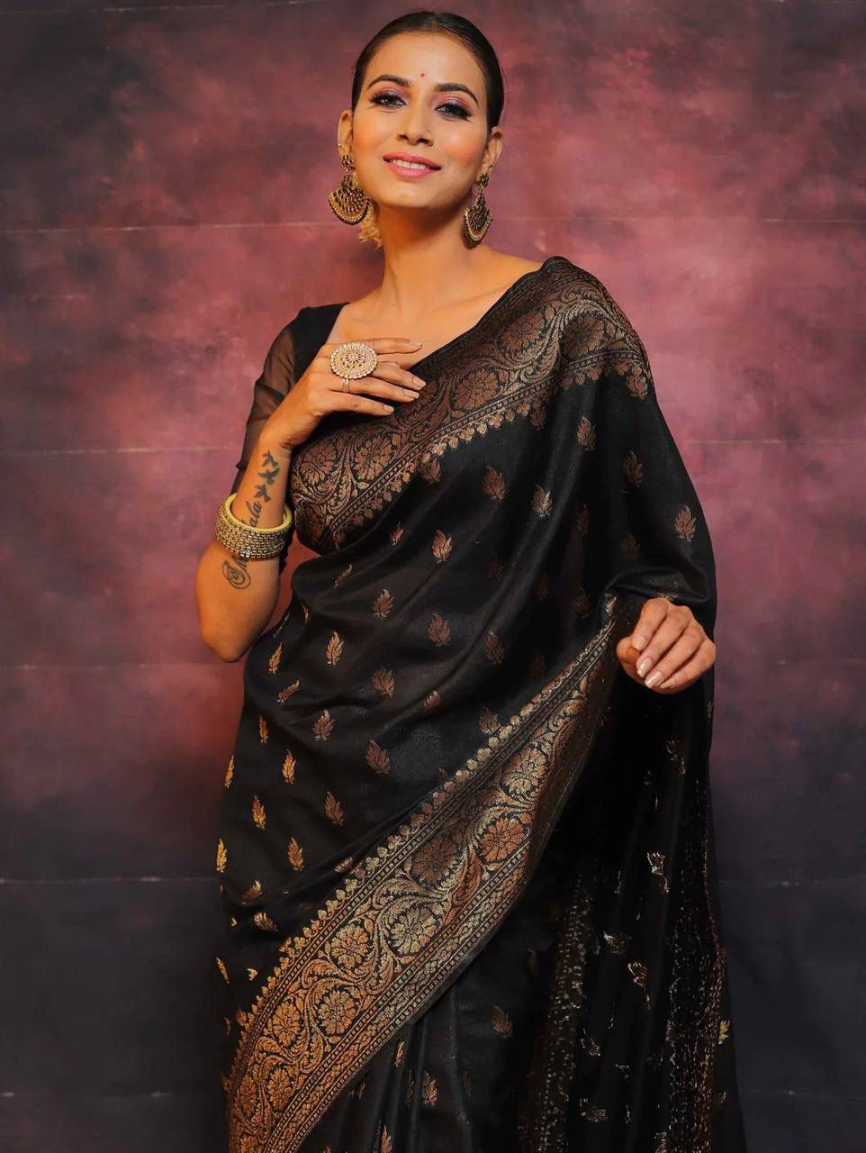 Devastating Black Soft Silk Saree With Panoply Blouse Piece