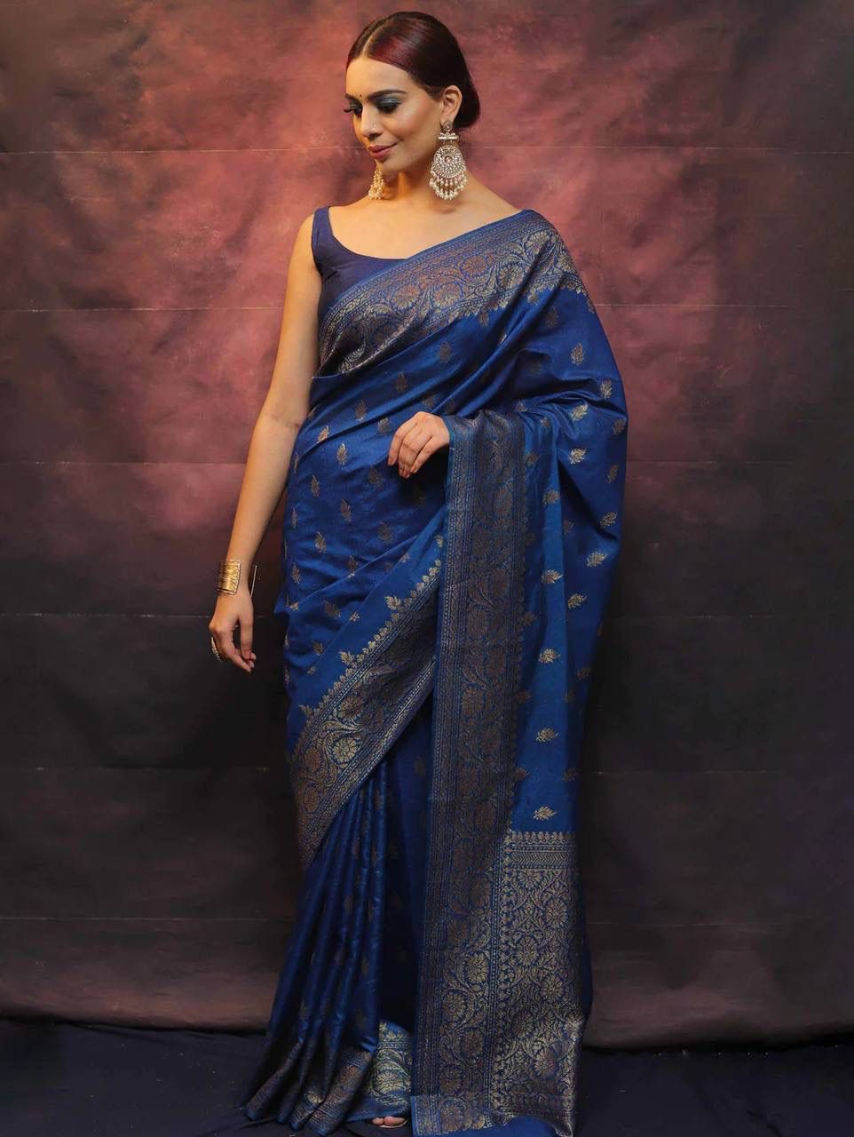 Desultory Blue Soft Silk Saree With Vestigial Blouse Piece