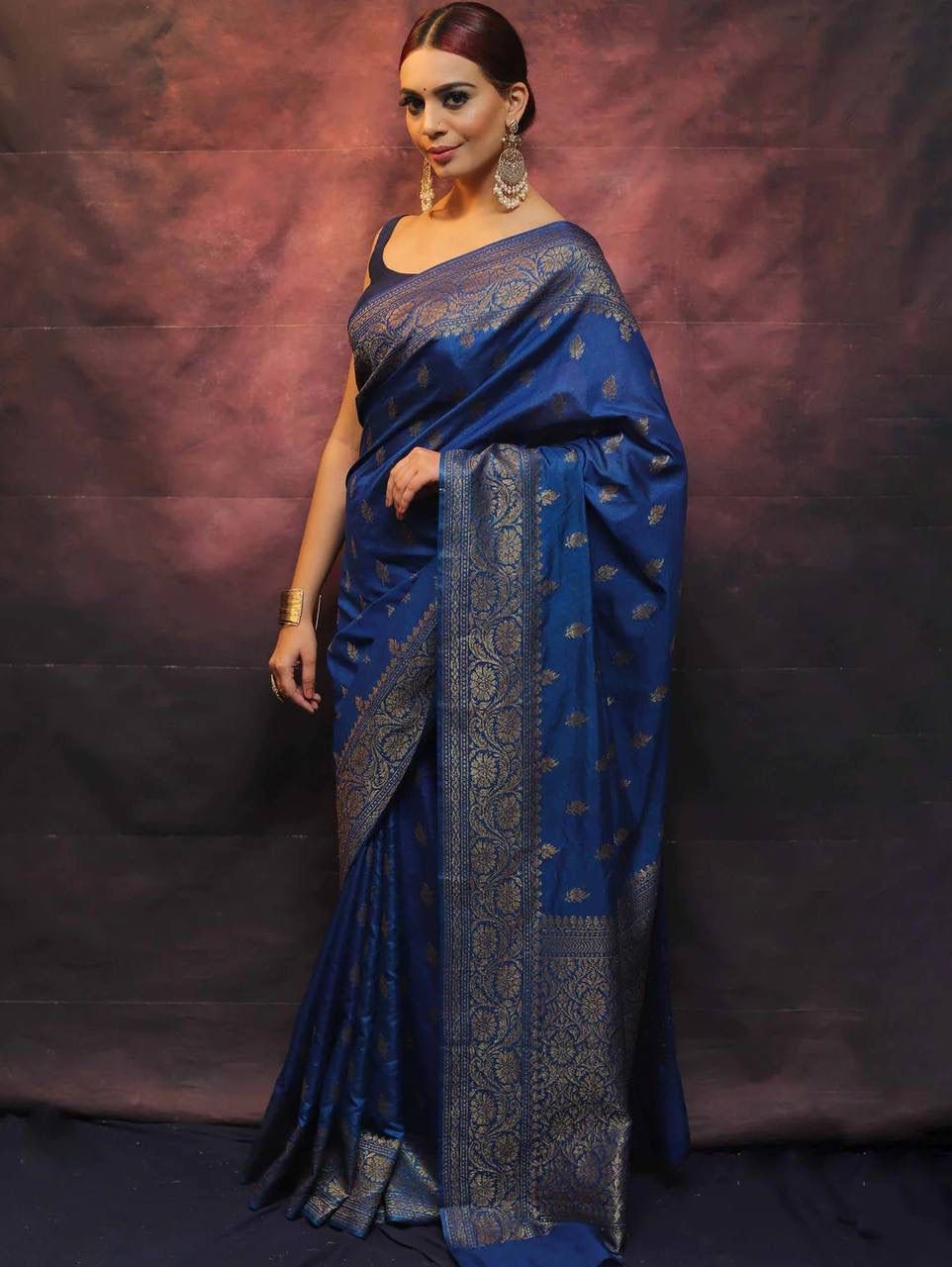 Desultory Blue Soft Silk Saree With Vestigial Blouse Piece