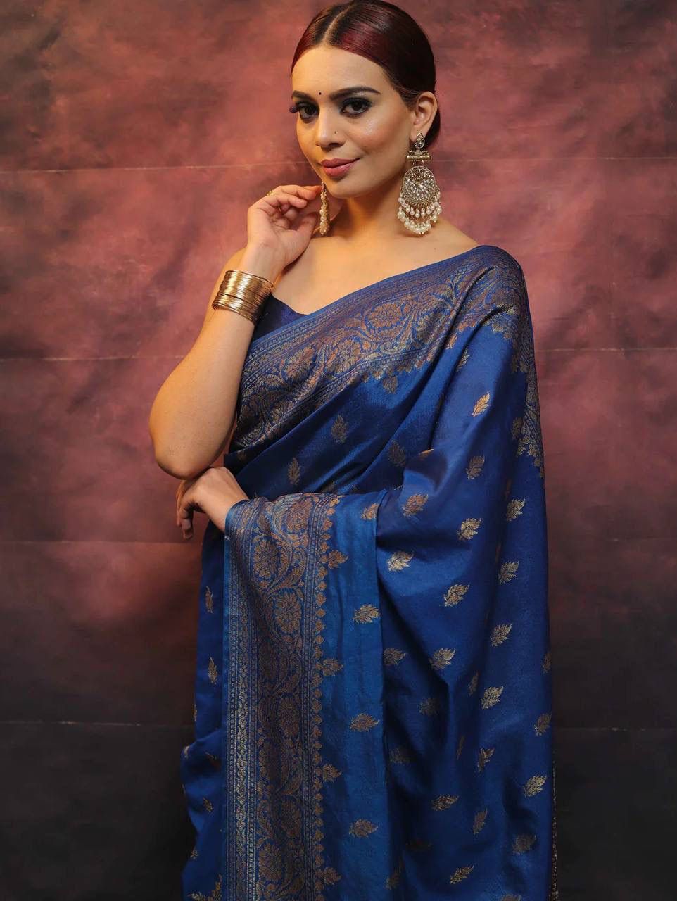 Desultory Blue Soft Silk Saree With Vestigial Blouse Piece