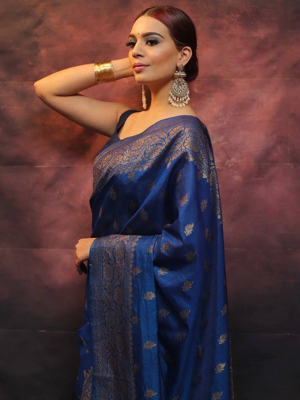 Desultory Blue Soft Silk Saree With Vestigial Blouse Piece