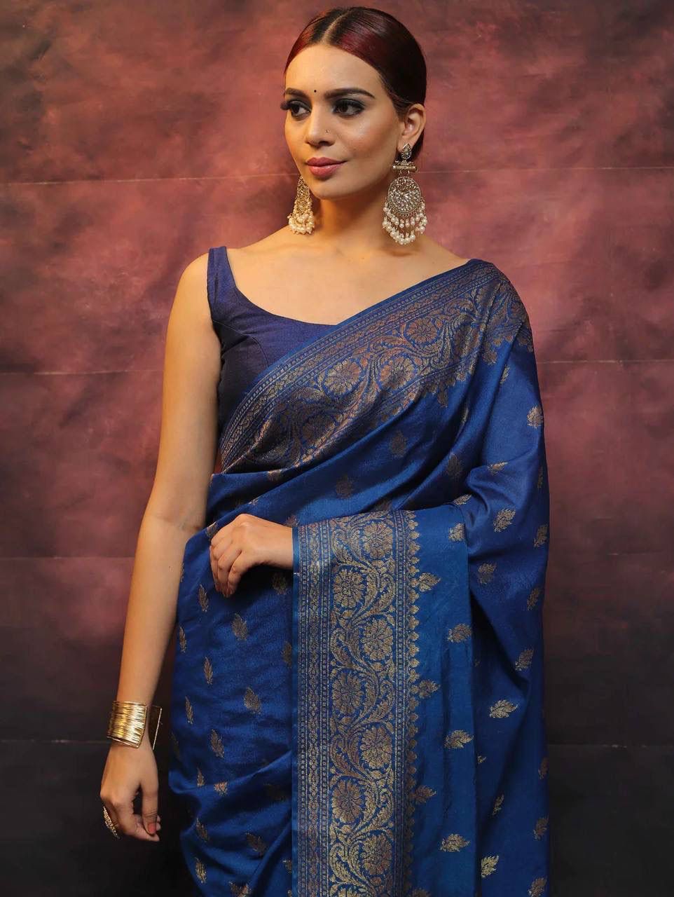 Desultory Blue Soft Silk Saree With Vestigial Blouse Piece