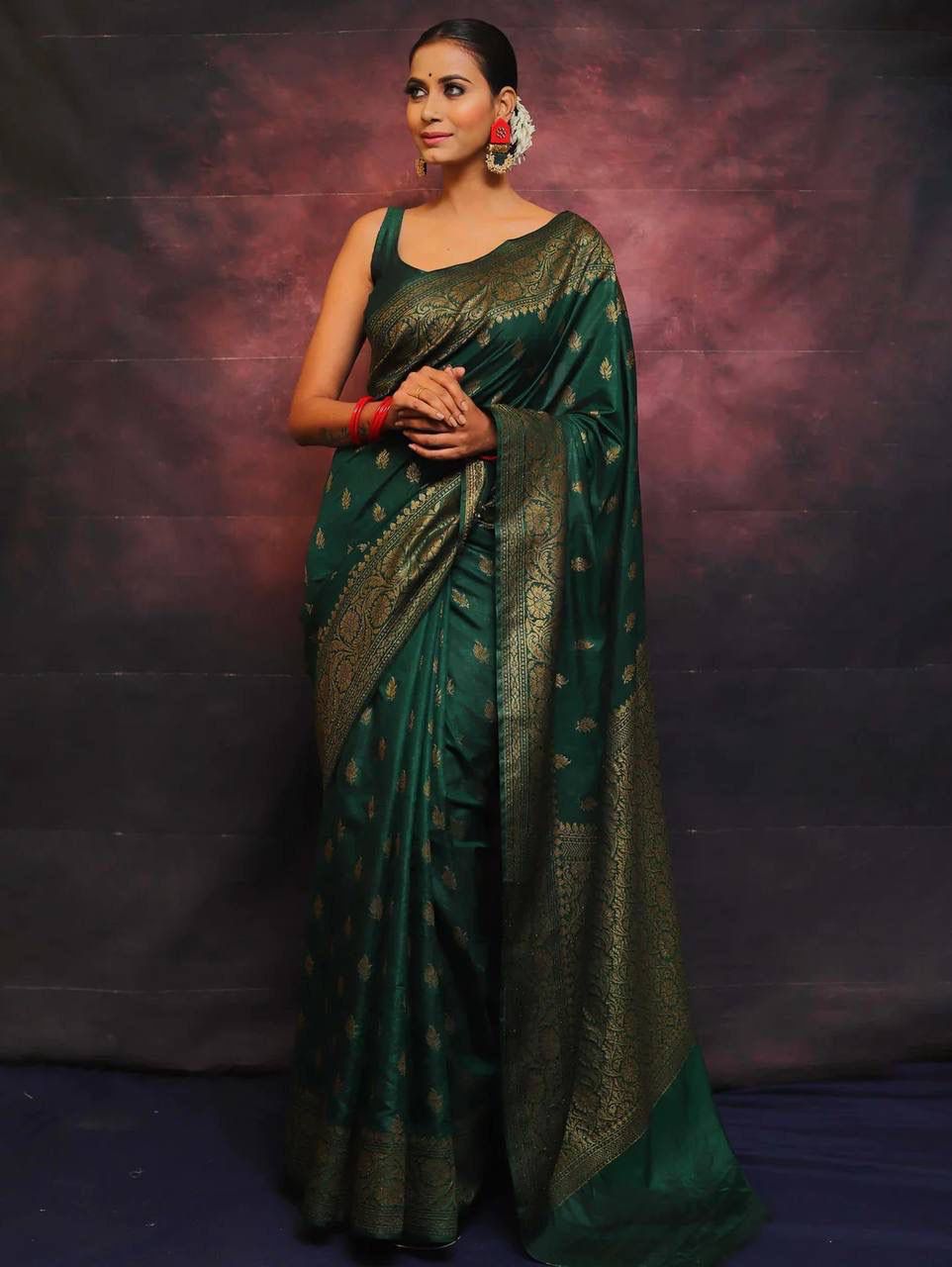 Gossamer Dark Green Soft Silk Saree With Woebegone Blouse Piece