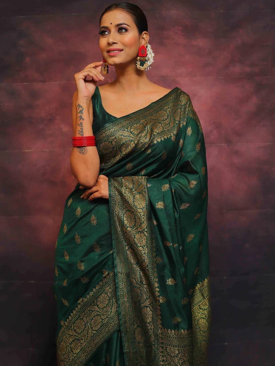 Gossamer Dark Green Soft Silk Saree With Woebegone Blouse Piece