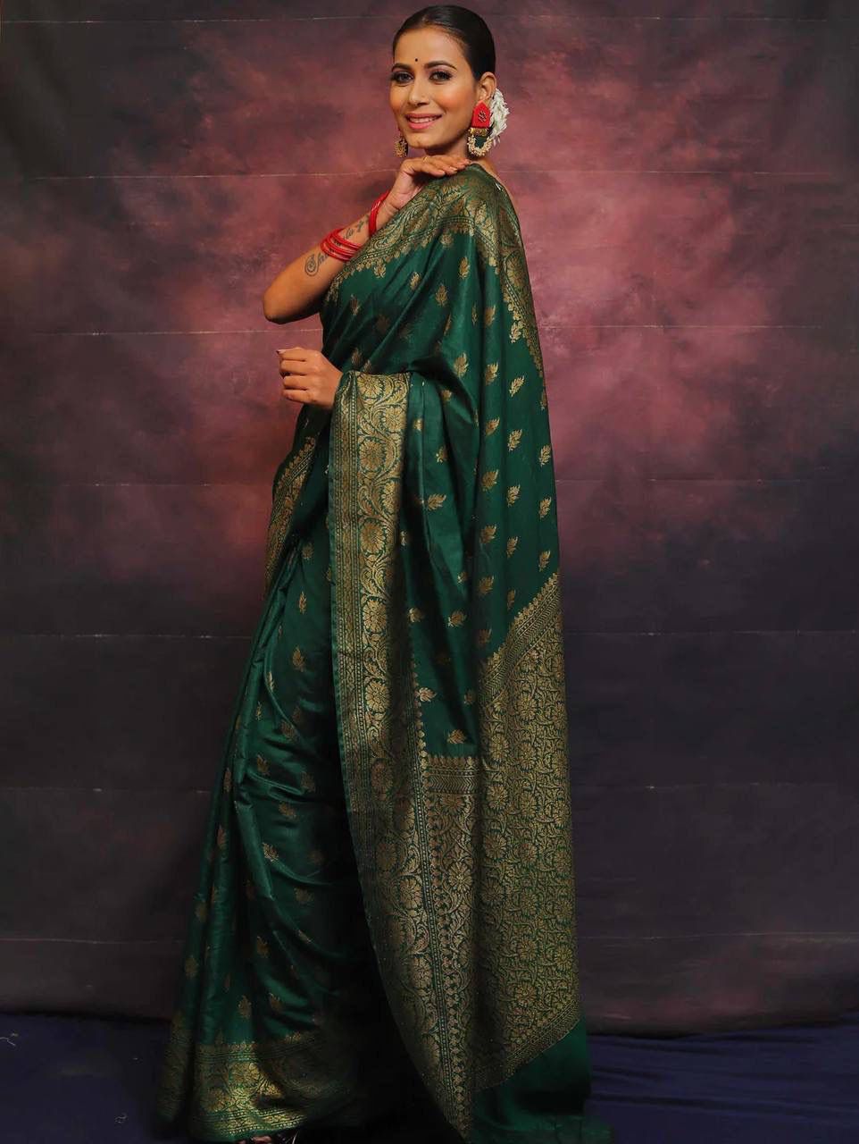 Gossamer Dark Green Soft Silk Saree With Woebegone Blouse Piece