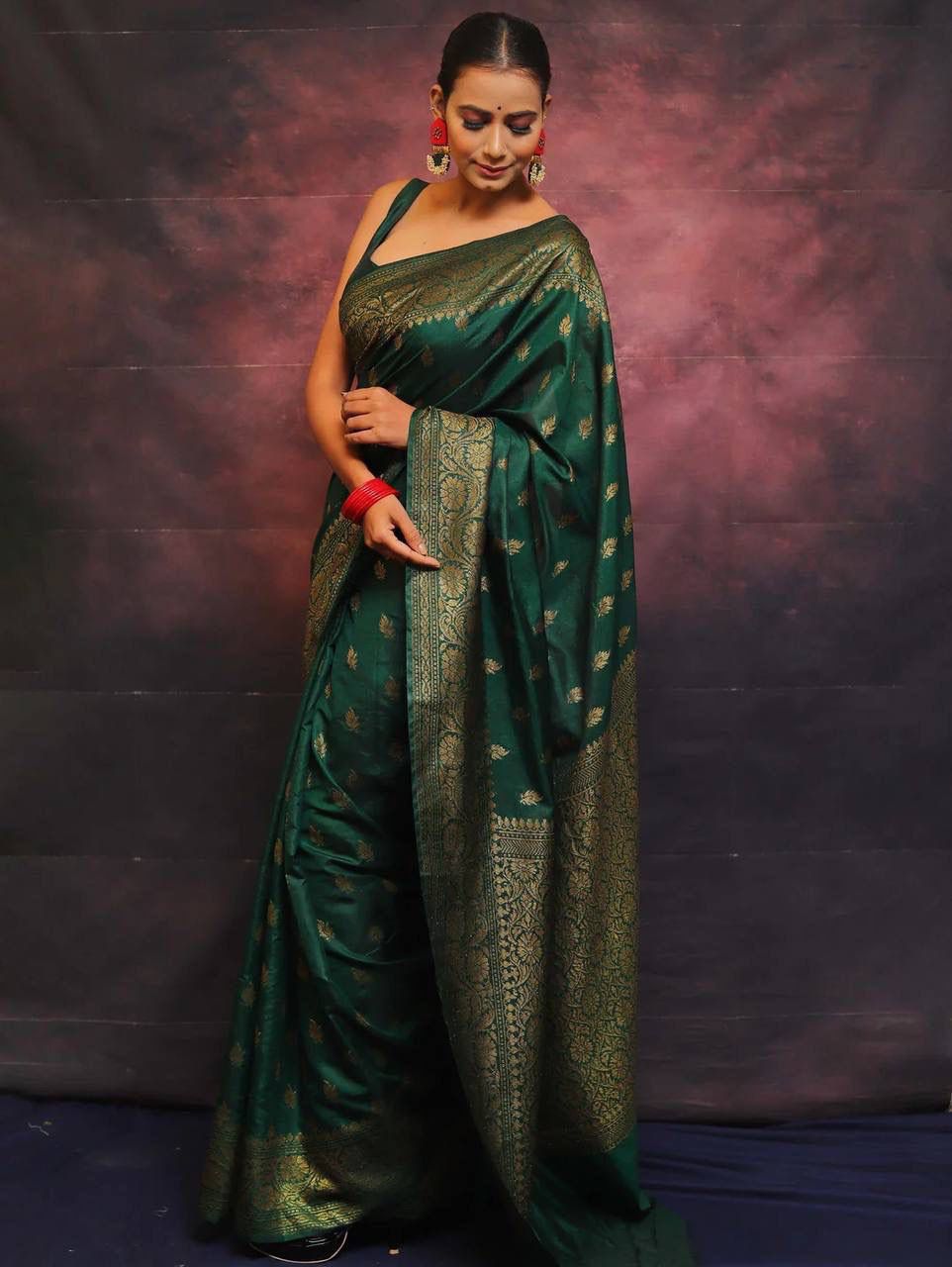 Gossamer Dark Green Soft Silk Saree With Woebegone Blouse Piece