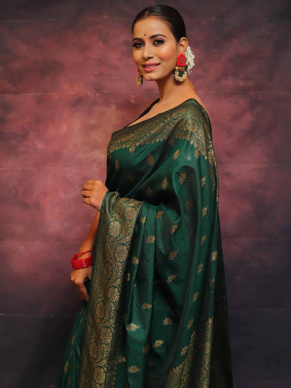 Gossamer Dark Green Soft Silk Saree With Woebegone Blouse Piece