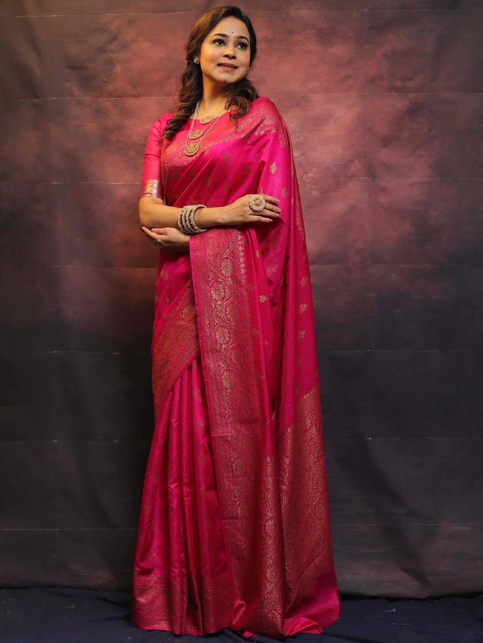 Fugacious Dark Pink Soft Silk Saree With Vestigial Blouse Piece