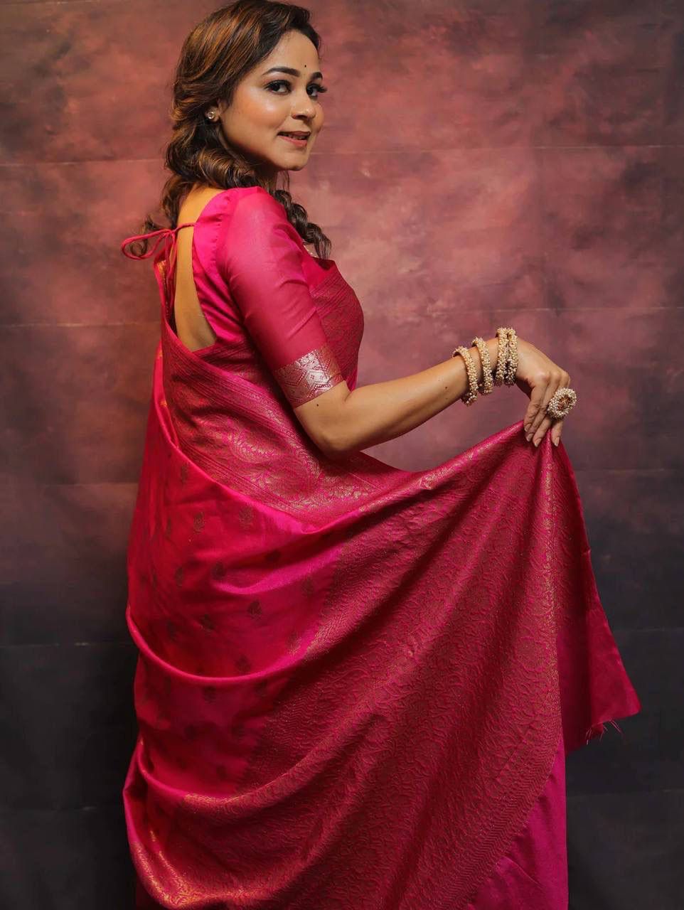 Fugacious Dark Pink Soft Silk Saree With Vestigial Blouse Piece