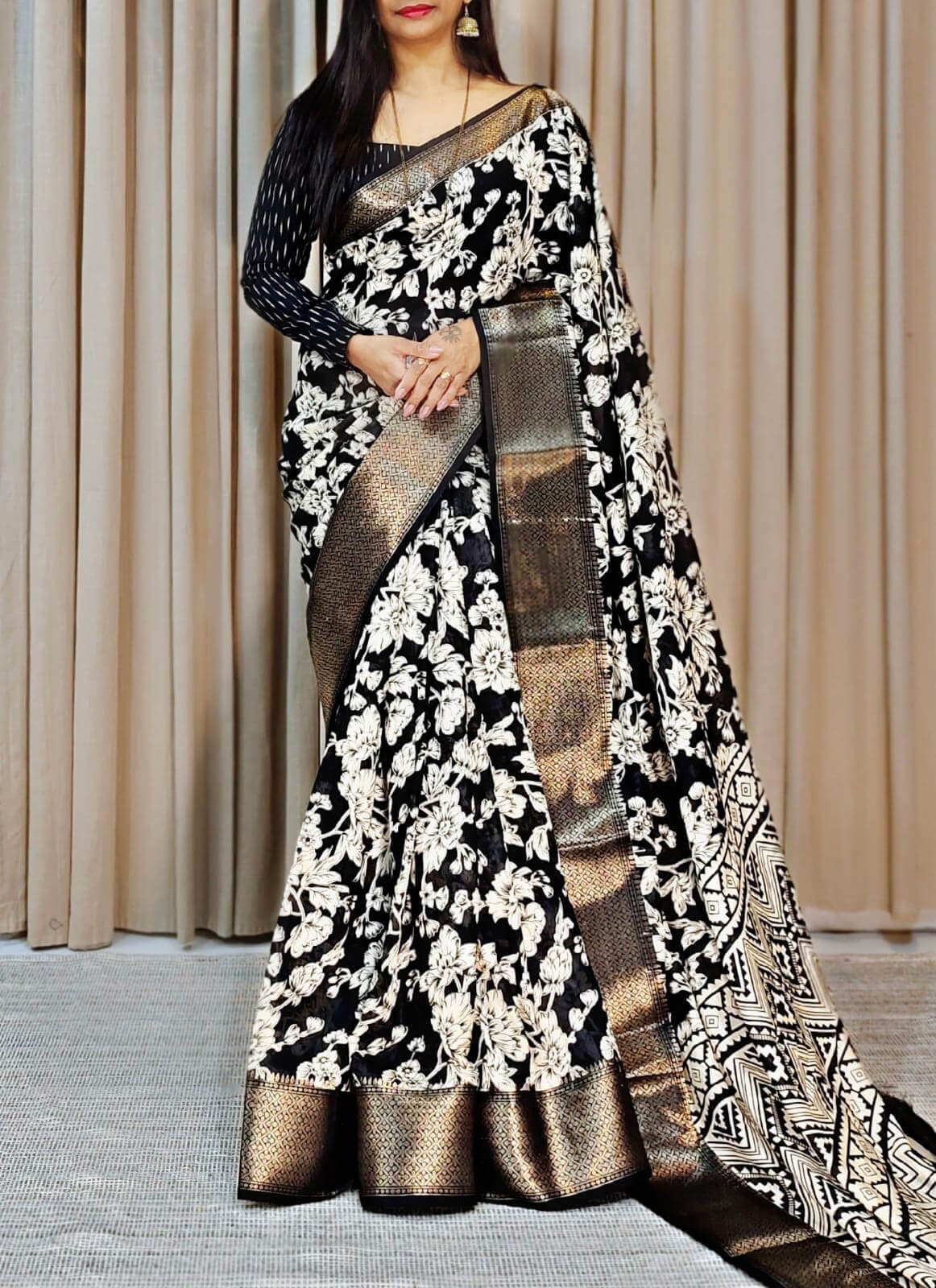 Exuberant Black Digital Printed Soft Silk Saree With Exceptional Blouse Piece