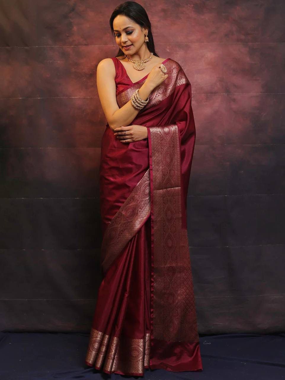 Susurrous Maroon Soft Silk Saree With Moiety Blouse Piece