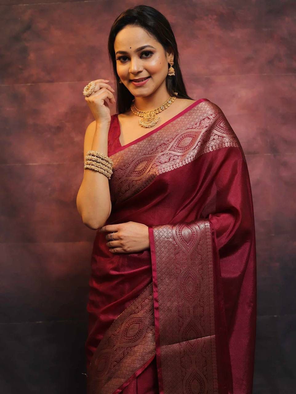 Susurrous Maroon Soft Silk Saree With Moiety Blouse Piece