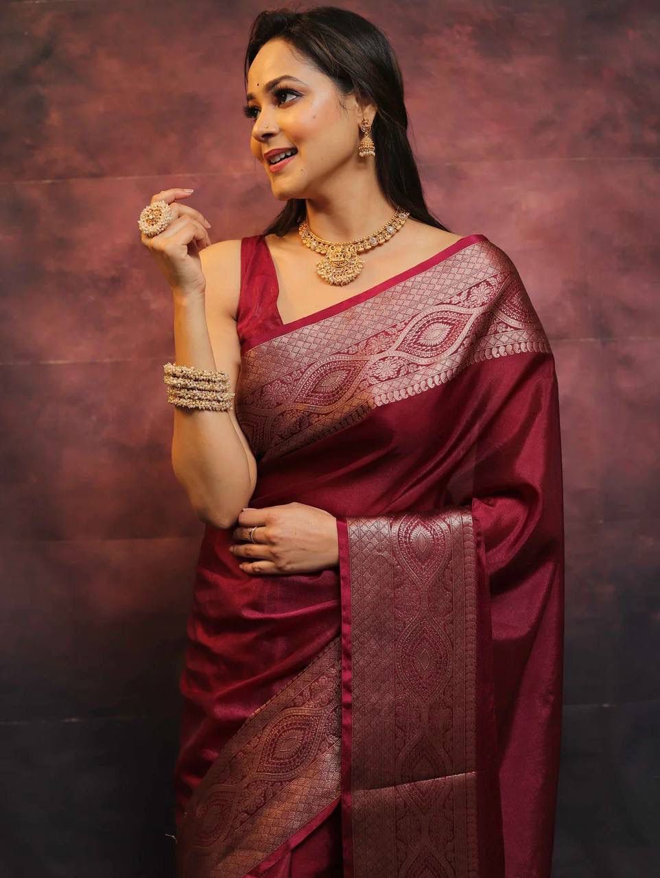 Susurrous Maroon Soft Silk Saree With Moiety Blouse Piece