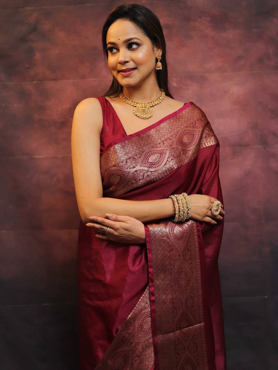 Susurrous Maroon Soft Silk Saree With Moiety Blouse Piece