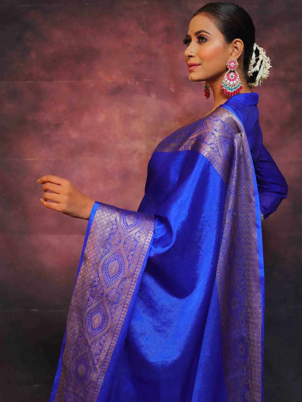 Evanescent Royal Blue Soft Silk Saree With Sumptuous Blouse Piece