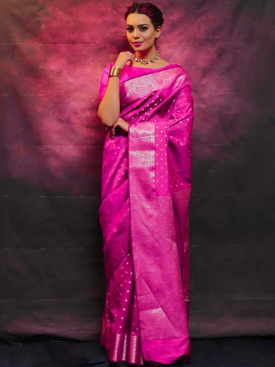 Embrocation Dark Pink Soft Silk Saree With Sempiternal Blouse Piece