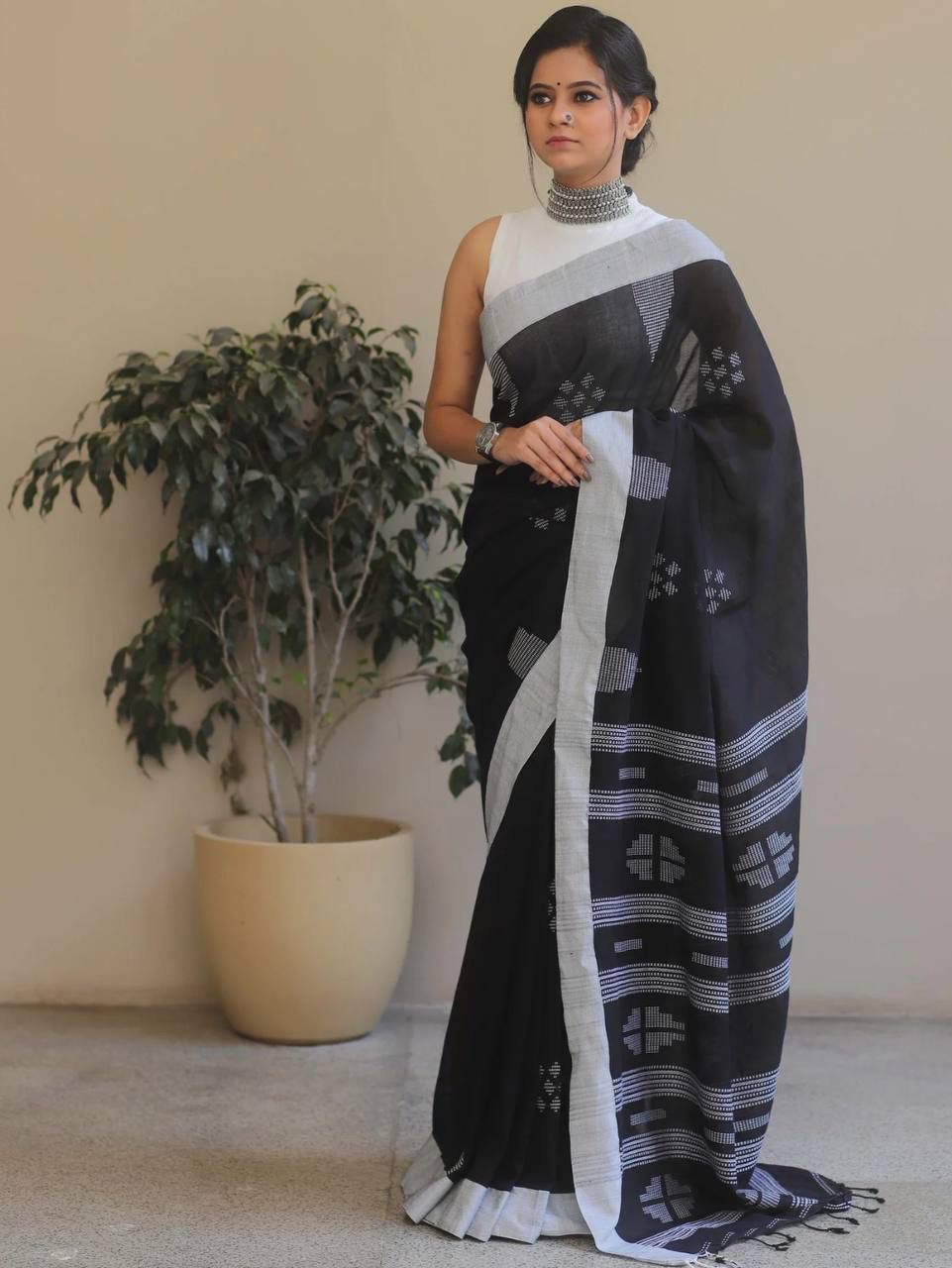 Redolent Black Cotton Silk Saree With Fugacious Blouse Piece