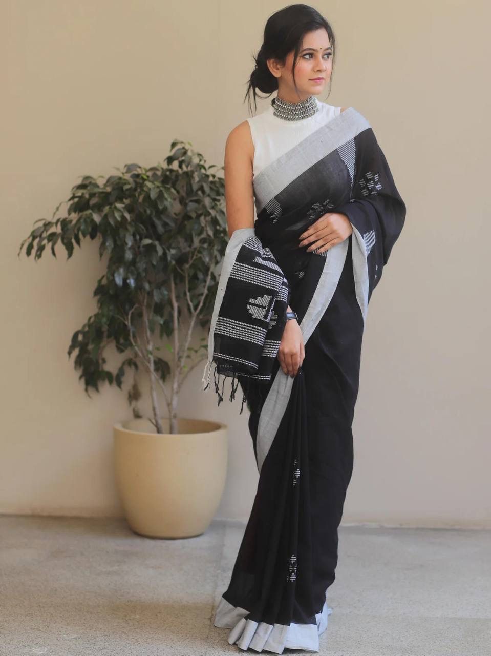 Redolent Black Cotton Silk Saree With Fugacious Blouse Piece