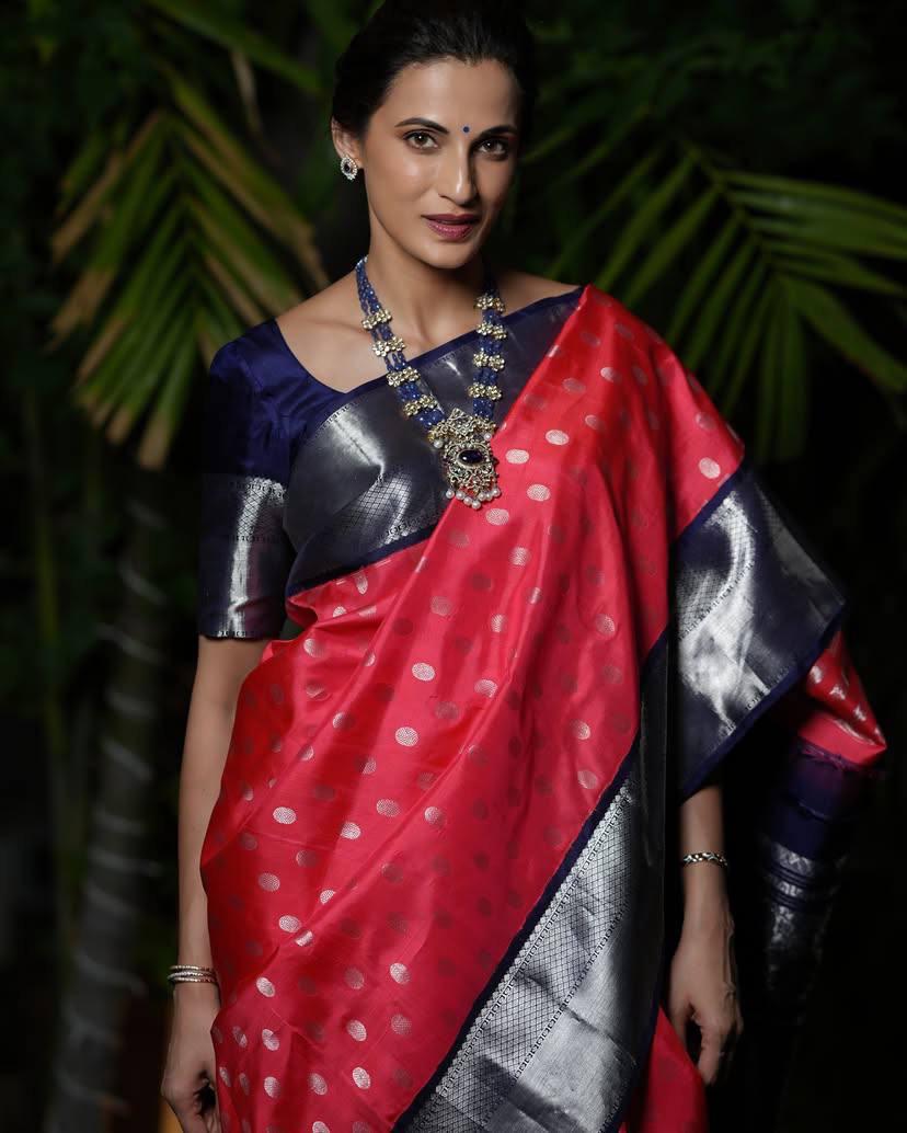 Desultory Dark Pink Soft Silk Saree With Imbrication Blouse Piece